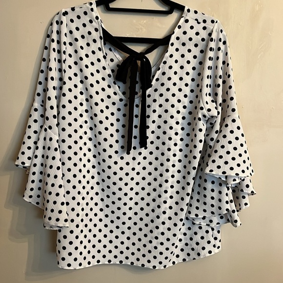 Green Envelope ruffled sleeve tie back white w/ black polka dots blouse Size L - Picture 5 of 7